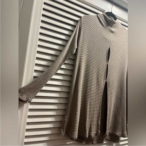 Free People Beige Distressed Cowl Neck Long Sleeve Sweater S Open Back Boho - Picture 3 of 7